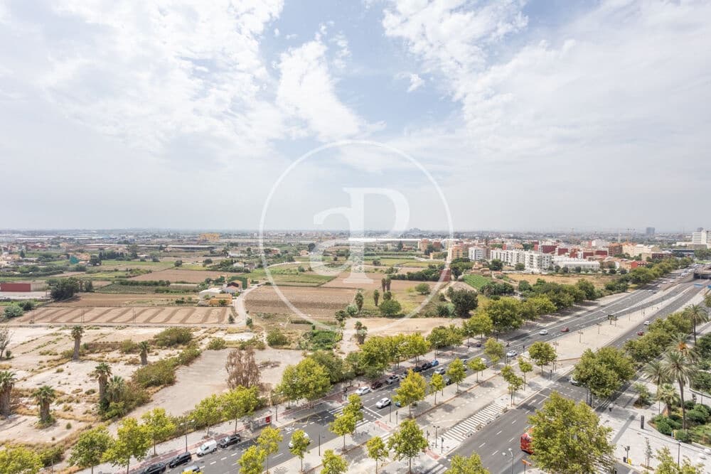 3 bedroom Penthouse for rent in Valencia city with pool garage - € 3,500 (Ref: 9890471)