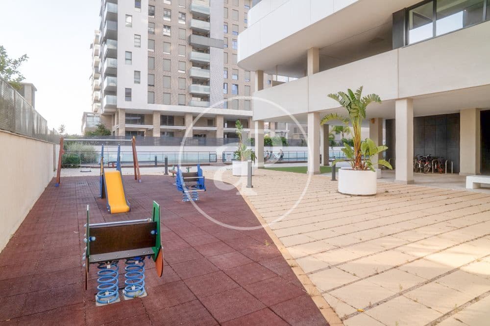 3 bedroom Penthouse for rent in Valencia city with pool garage - € 3,500 (Ref: 9890471)