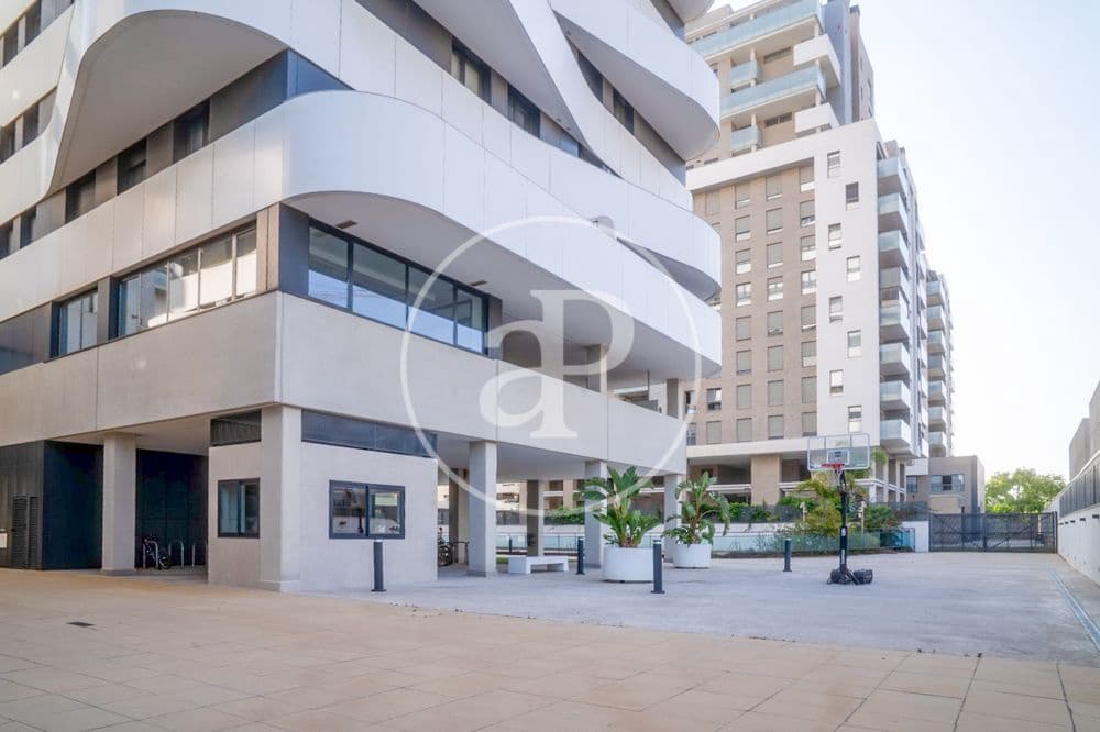 3 bedroom Penthouse for rent in Valencia city with pool garage - € 3,500 (Ref: 9890471)