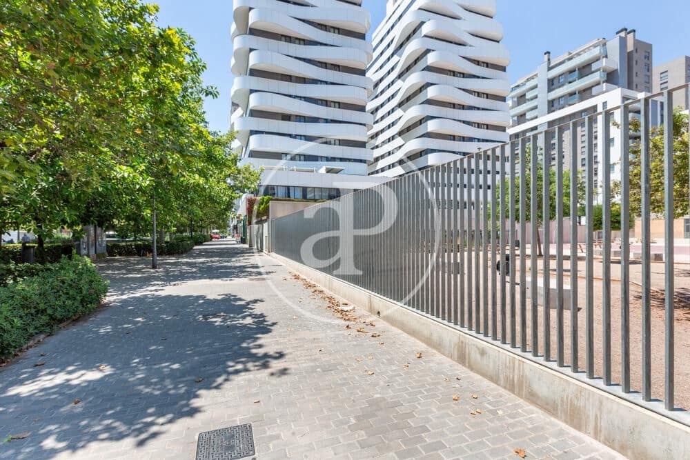 3 bedroom Penthouse for rent in Valencia city with pool garage - € 3,500 (Ref: 9890471)