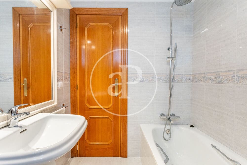 4 camera da letto Appartamento da affittare in Burjassot con garage - 1.800 € (Rif: 9890472)