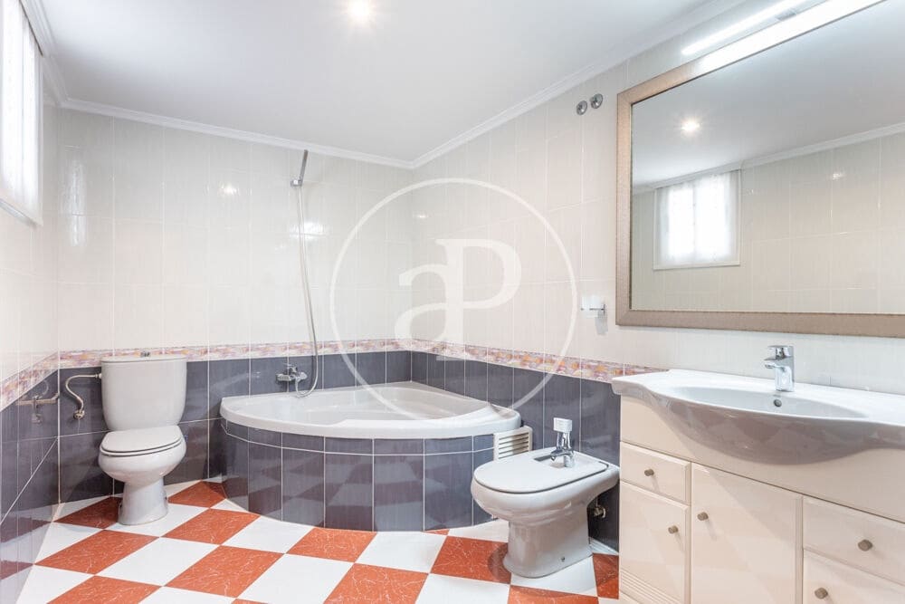 4 camera da letto Appartamento da affittare in Burjassot con garage - 1.800 € (Rif: 9890472)