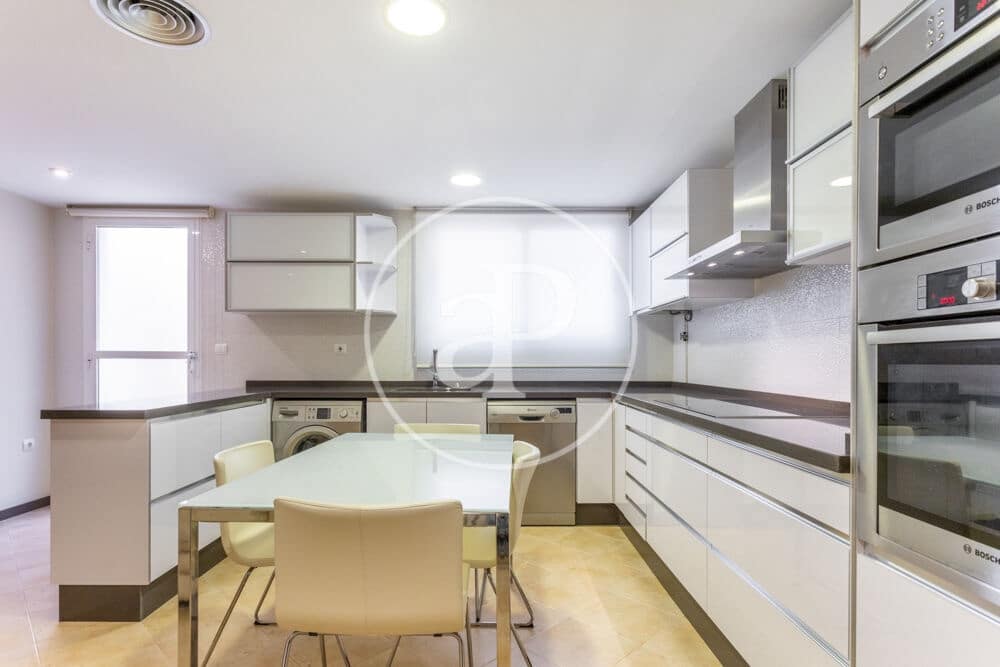 4 camera da letto Appartamento da affittare in Burjassot con garage - 1.800 € (Rif: 9890472)