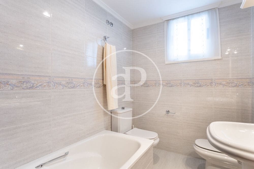 4 camera da letto Appartamento da affittare in Burjassot con garage - 1.800 € (Rif: 9890472)