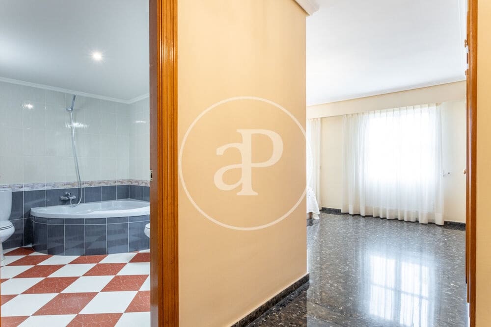 4 camera da letto Appartamento da affittare in Burjassot con garage - 1.800 € (Rif: 9890472)