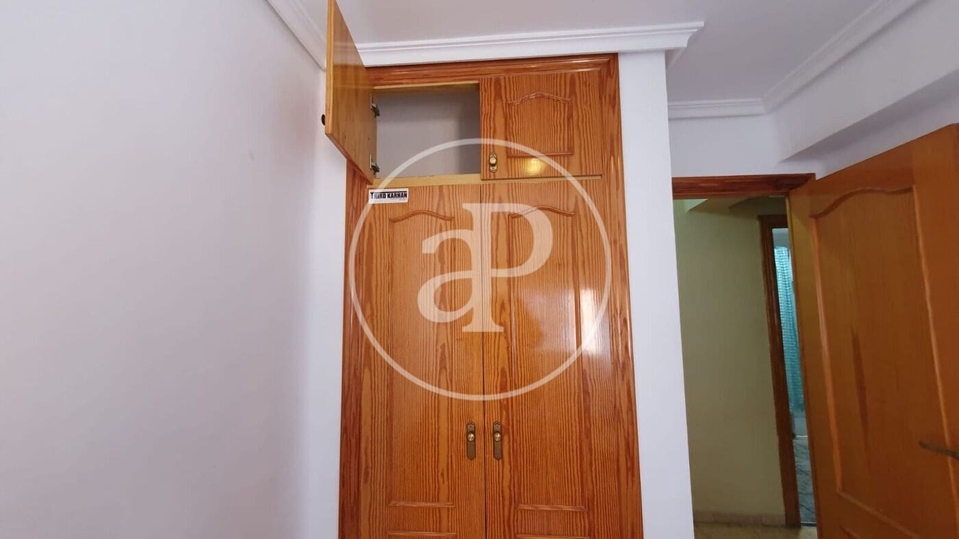 4 quarto Apartamento para arrendar em Valencia cidade - 1 800 € (Ref: 9892442)