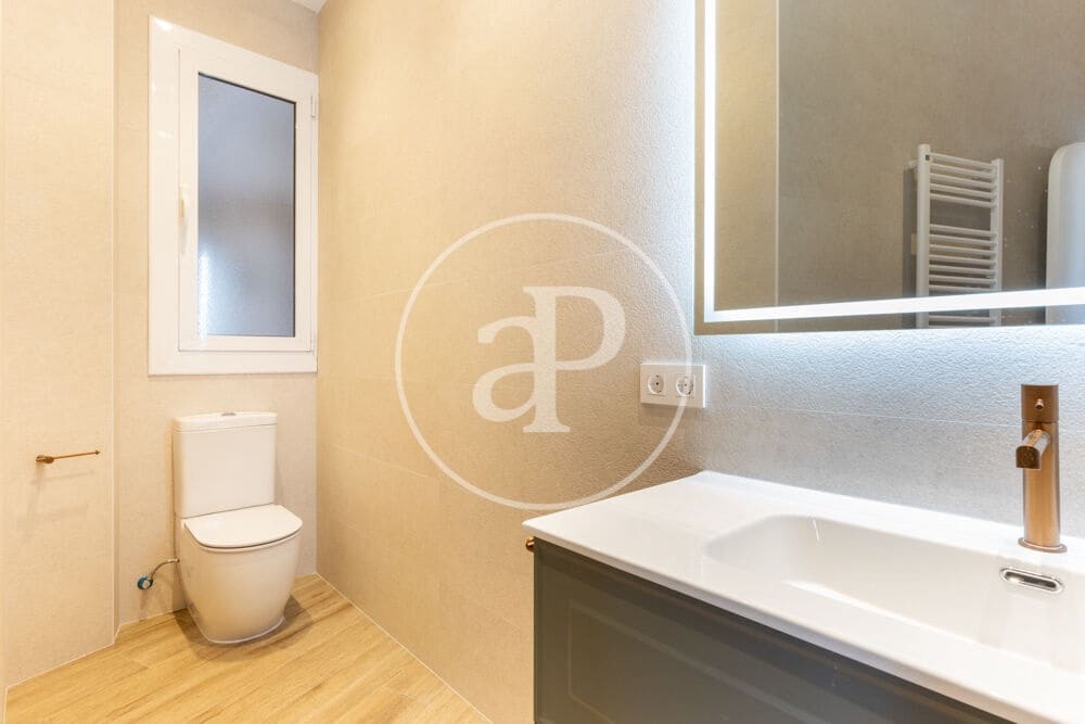 5 quarto Apartamento para arrendar em Valencia cidade - 3 200 € (Ref: 9892444)
