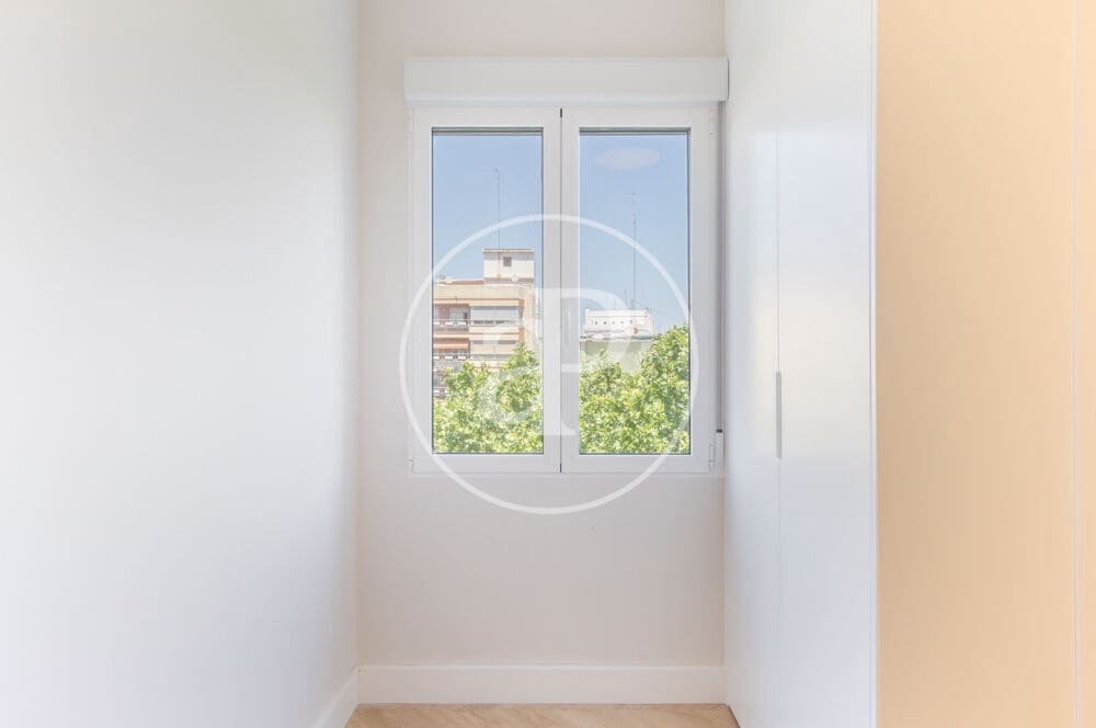 5 quarto Apartamento para arrendar em Valencia cidade - 3 200 € (Ref: 9892444)