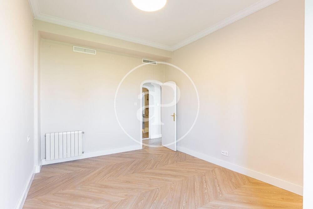 5 quarto Apartamento para arrendar em Valencia cidade - 3 200 € (Ref: 9892444)