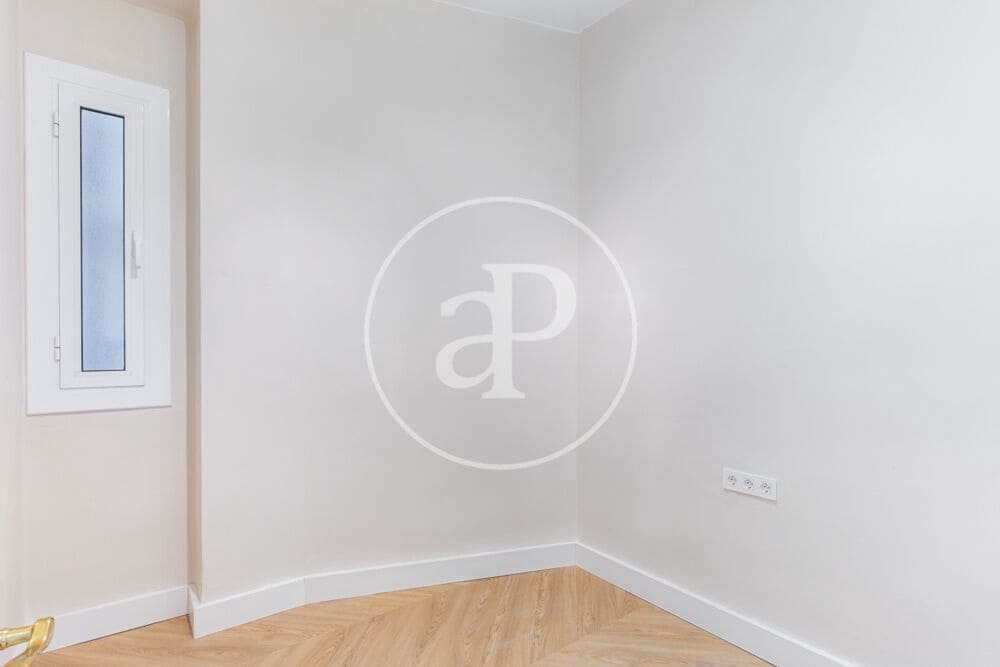 5 quarto Apartamento para arrendar em Valencia cidade - 3 200 € (Ref: 9892444)