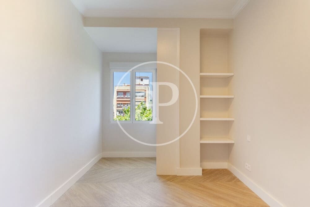 5 quarto Apartamento para arrendar em Valencia cidade - 3 200 € (Ref: 9892444)