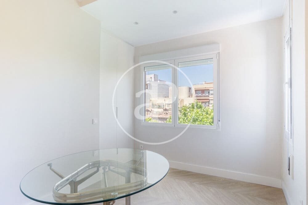 5 quarto Apartamento para arrendar em Valencia cidade - 3 200 € (Ref: 9892444)