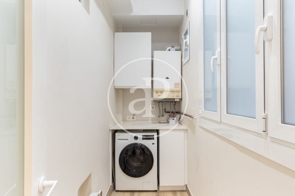 5 quarto Apartamento para arrendar em Valencia cidade - 3 200 € (Ref: 9892444)