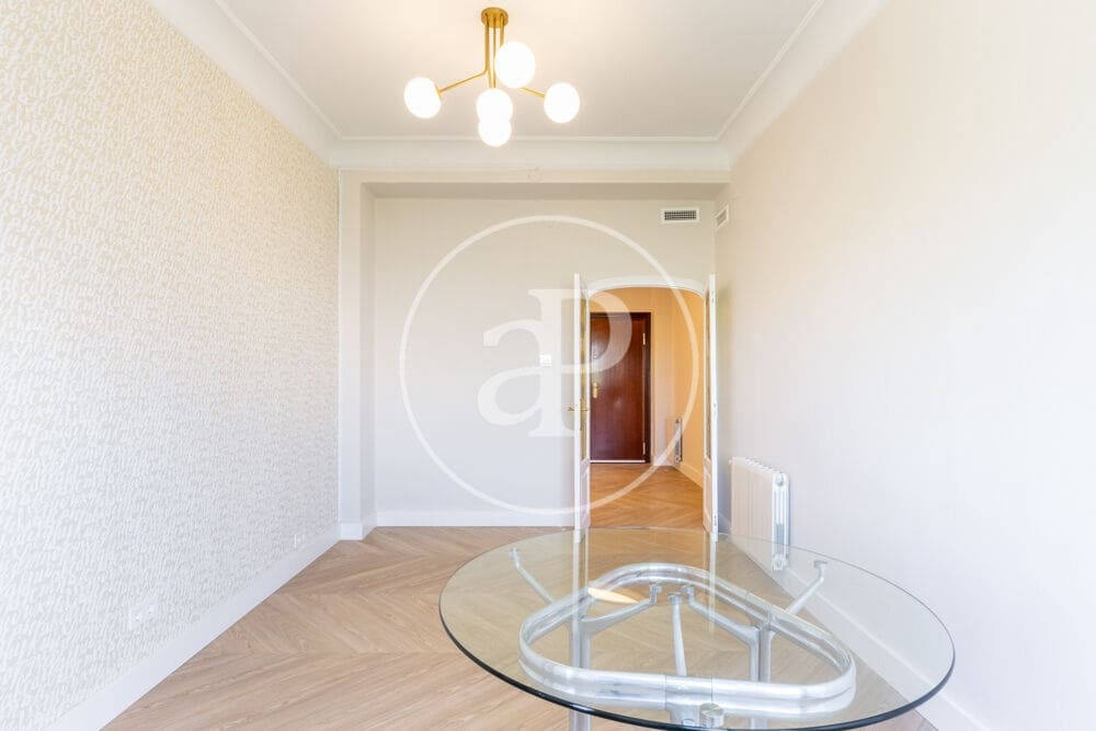 5 quarto Apartamento para arrendar em Valencia cidade - 3 200 € (Ref: 9892444)
