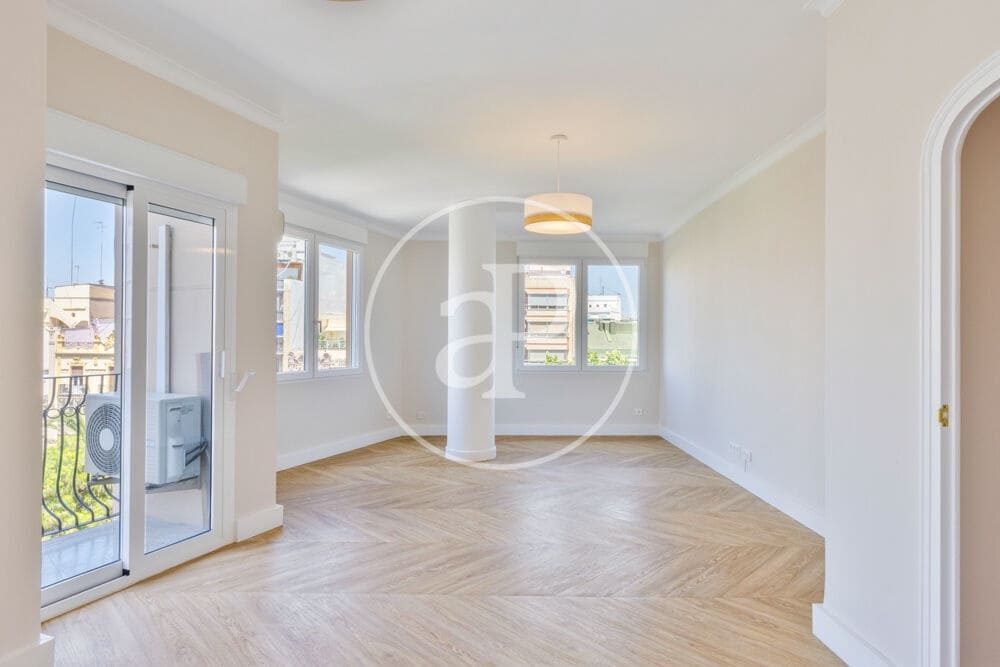 5 quarto Apartamento para arrendar em Valencia cidade - 3 200 € (Ref: 9892444)