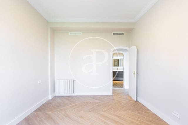 5 quarto Apartamento para arrendar em La Gran Via, Valência cidade - 3 200 € (Ref: 9892444)