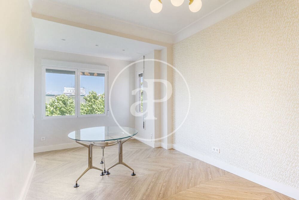 5 quarto Apartamento para arrendar em Valencia cidade - 3 200 € (Ref: 9892444)