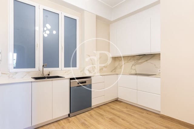 5 quarto Apartamento para arrendar em La Gran Via, Valência cidade - 3 200 € (Ref: 9892444)
