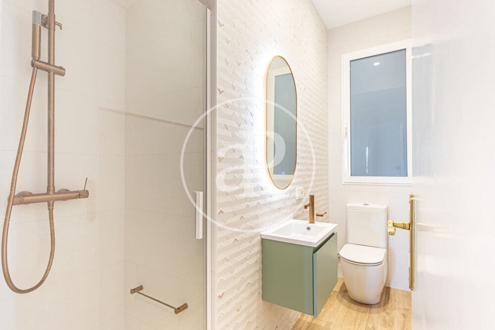 5 quarto Apartamento para arrendar em Valencia cidade - 3 200 € (Ref: 9892444)