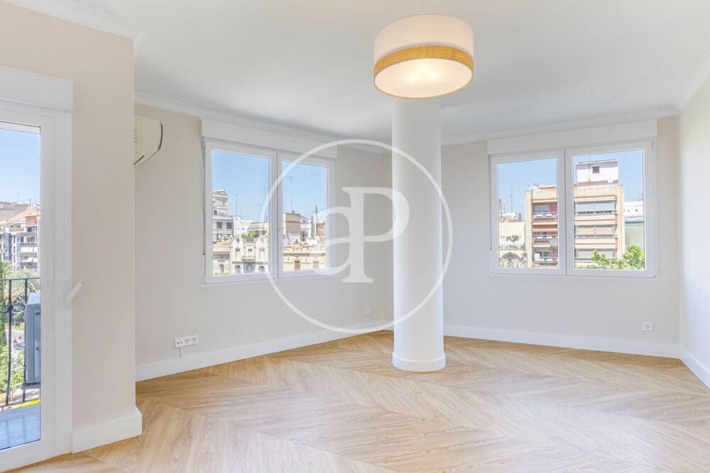5 quarto Apartamento para arrendar em Valencia cidade - 3 200 € (Ref: 9892444)