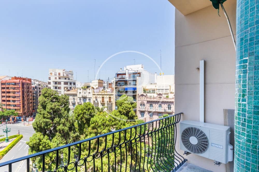 5 quarto Apartamento para arrendar em Valencia cidade - 3 200 € (Ref: 9892444)
