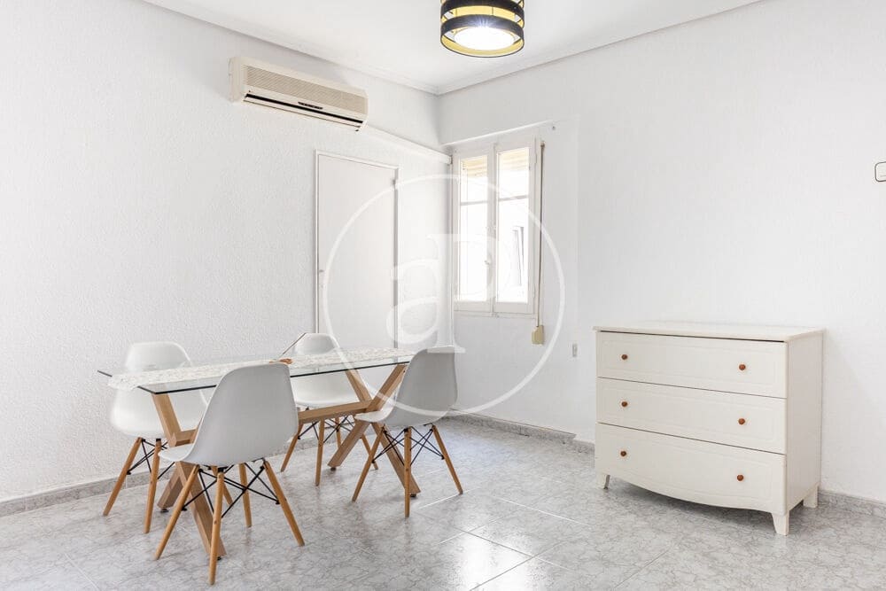 3 slaapkamer Appartement te huur in Valencia stad - € 1.200 (Ref: 9894477)