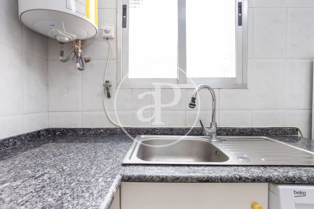 3 slaapkamer Appartement te huur in Valencia stad - € 1.200 (Ref: 9894477)