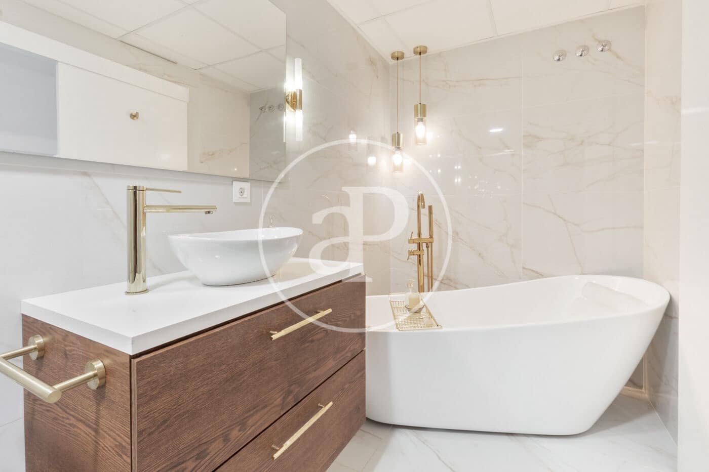 2 quarto Apartamento para arrendar em Valencia cidade com piscina garagem - 1 750 € (Ref: 9894478)