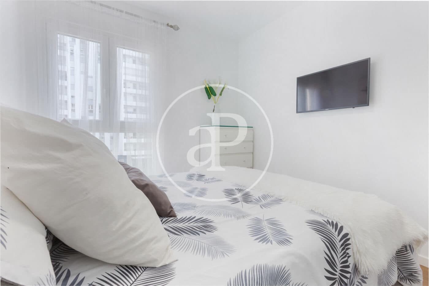 2 quarto Apartamento para arrendar em Valencia cidade com piscina garagem - 1 750 € (Ref: 9894478)