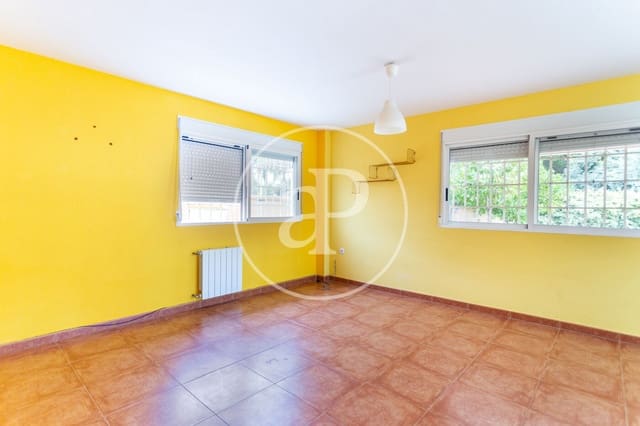 4 quarto Moradia para venda em Riba-roja de Túria com piscina - 420 000 € (Ref: 9894480)