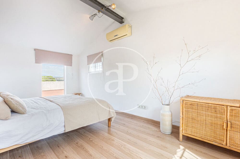 4 bedroom Villa for sale in La Pobla de Vallbona with pool - € 350,000 (Ref: 9896871)