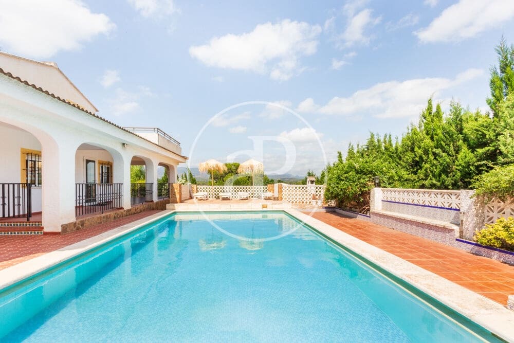 4 bedroom Villa for sale in La Pobla de Vallbona with pool - € 350,000 (Ref: 9896871)