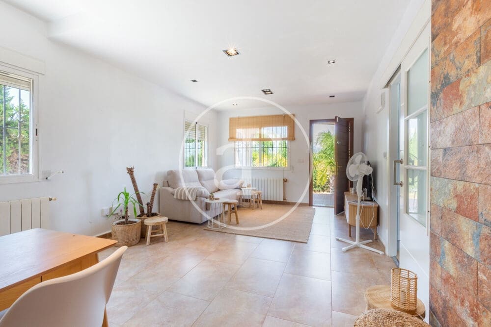 4 bedroom Villa for sale in La Pobla de Vallbona with pool - € 350,000 (Ref: 9896871)