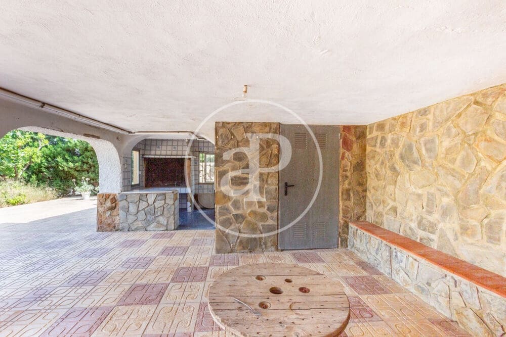 4 bedroom Villa for sale in La Pobla de Vallbona with pool - € 350,000 (Ref: 9896871)