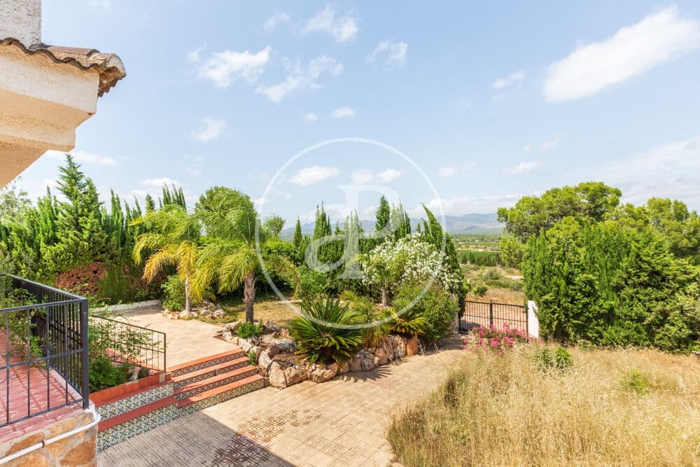 4 bedroom Villa for sale in La Pobla de Vallbona with pool - € 350,000 (Ref: 9896871)