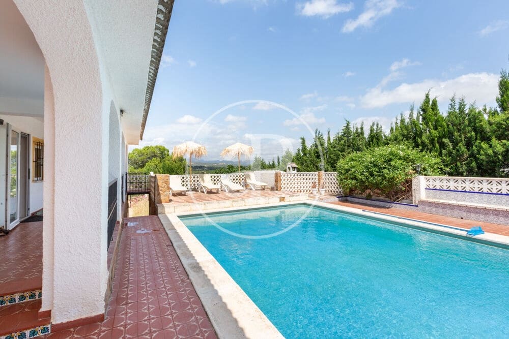 4 bedroom Villa for sale in La Pobla de Vallbona with pool - € 350,000 (Ref: 9896871)