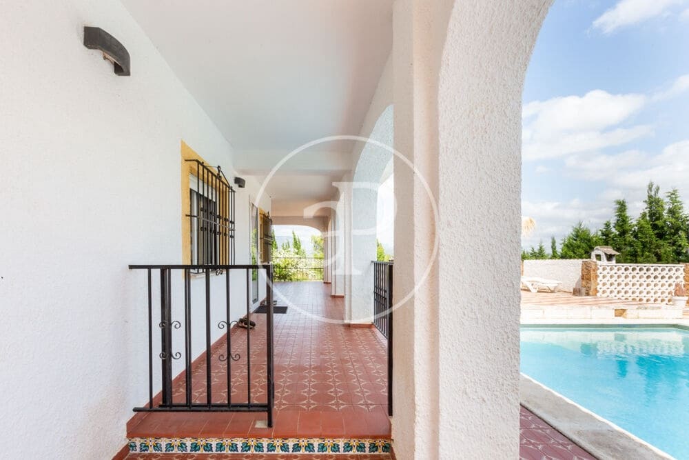 4 bedroom Villa for sale in La Pobla de Vallbona with pool - € 350,000 (Ref: 9896871)