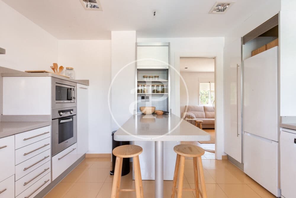 4 bedroom Villa for sale in La Pobla de Vallbona with pool - € 350,000 (Ref: 9896871)