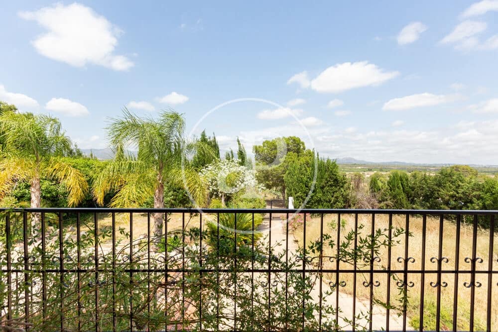 4 bedroom Villa for sale in La Pobla de Vallbona with pool - € 350,000 (Ref: 9896871)