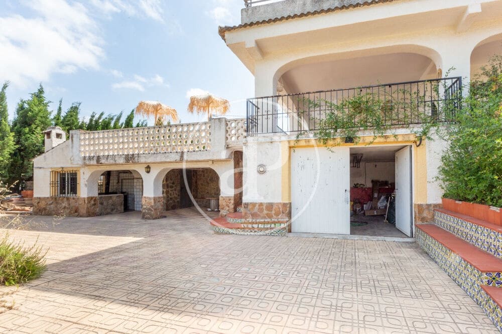 4 bedroom Villa for sale in La Pobla de Vallbona with pool - € 350,000 (Ref: 9896871)