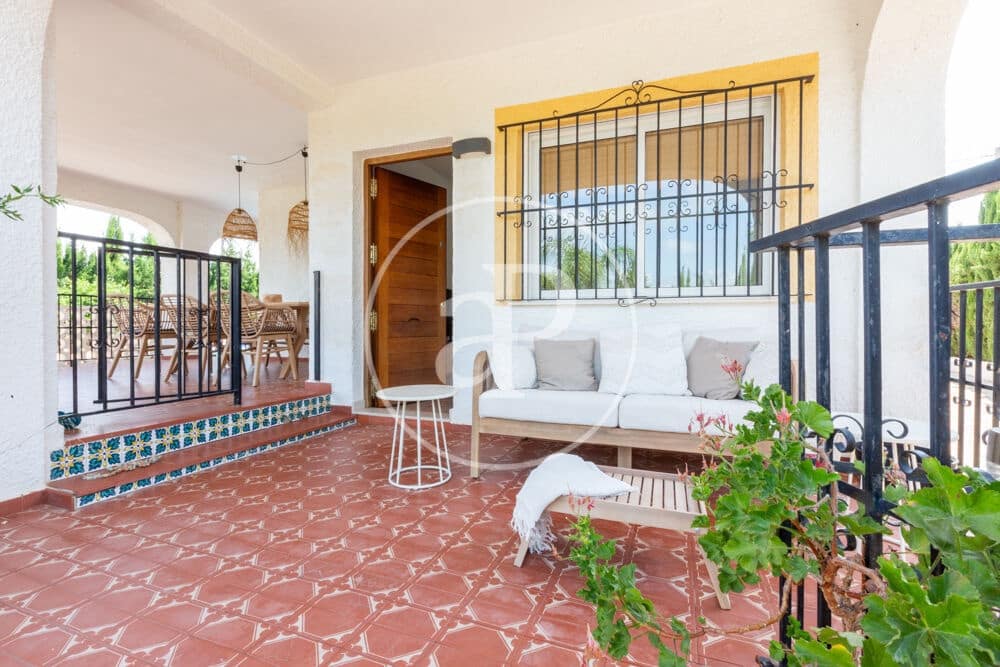 4 bedroom Villa for sale in La Pobla de Vallbona with pool - € 350,000 (Ref: 9896871)