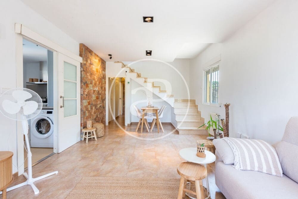 4 bedroom Villa for sale in La Pobla de Vallbona with pool - € 350,000 (Ref: 9896871)