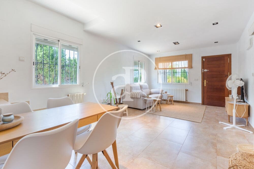 4 bedroom Villa for sale in La Pobla de Vallbona with pool - € 350,000 (Ref: 9896871)