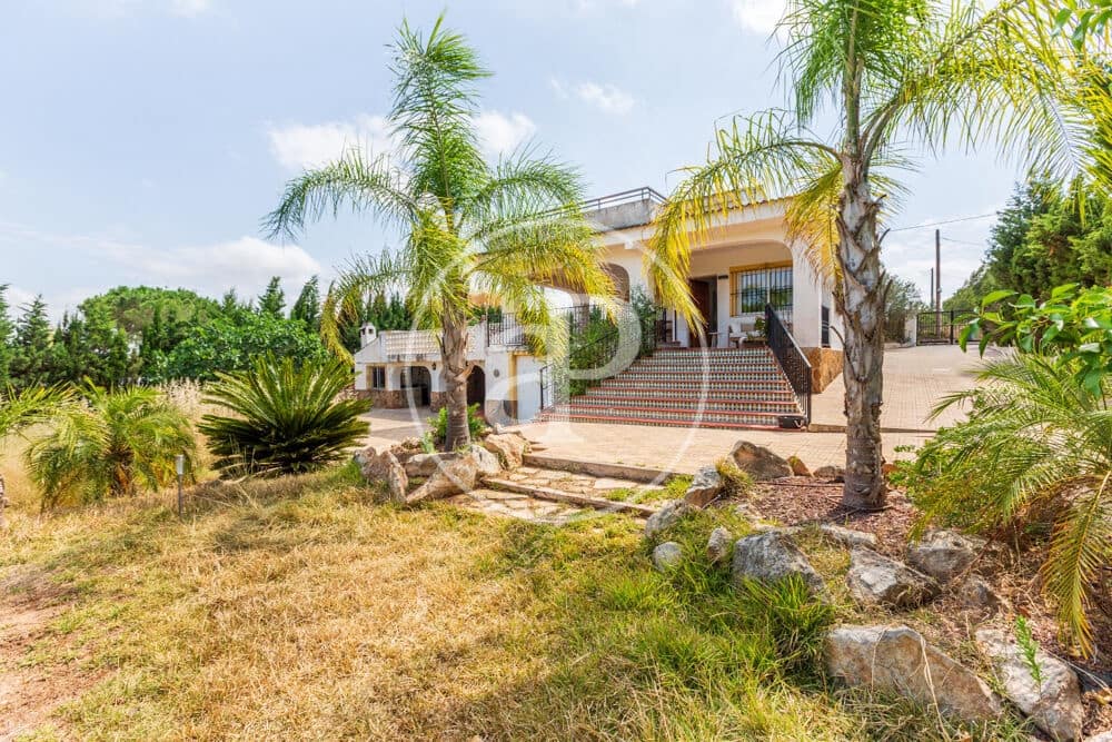 4 bedroom Villa for sale in La Pobla de Vallbona with pool - € 350,000 (Ref: 9896871)