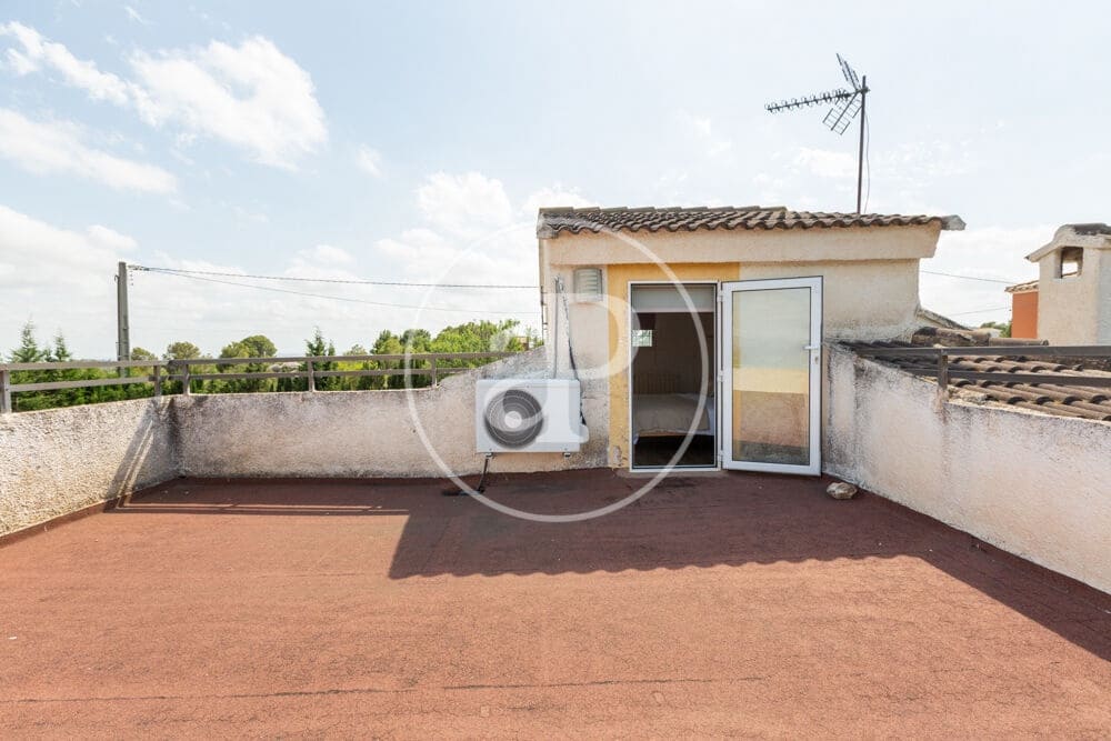4 bedroom Villa for sale in La Pobla de Vallbona with pool - € 350,000 (Ref: 9896871)