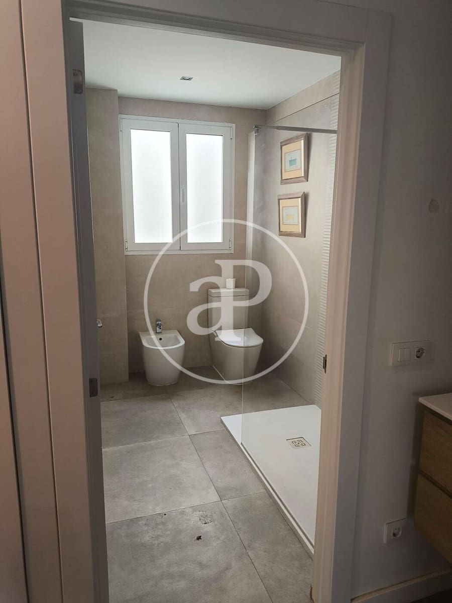3 bedroom Apartment for rent in Valencia city - € 2,500 (Ref: 9899661)