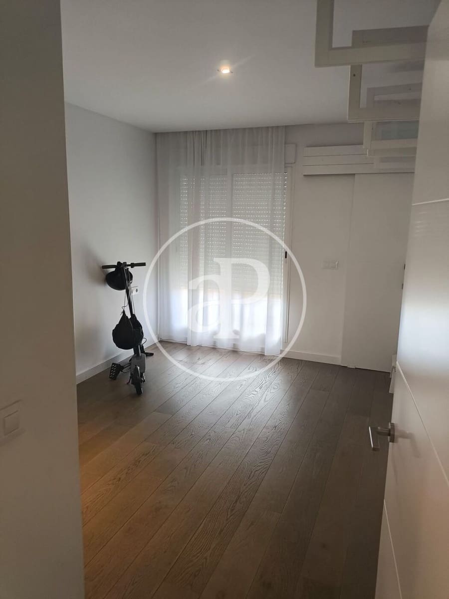3 bedroom Apartment for rent in Valencia city - € 2,500 (Ref: 9899661)
