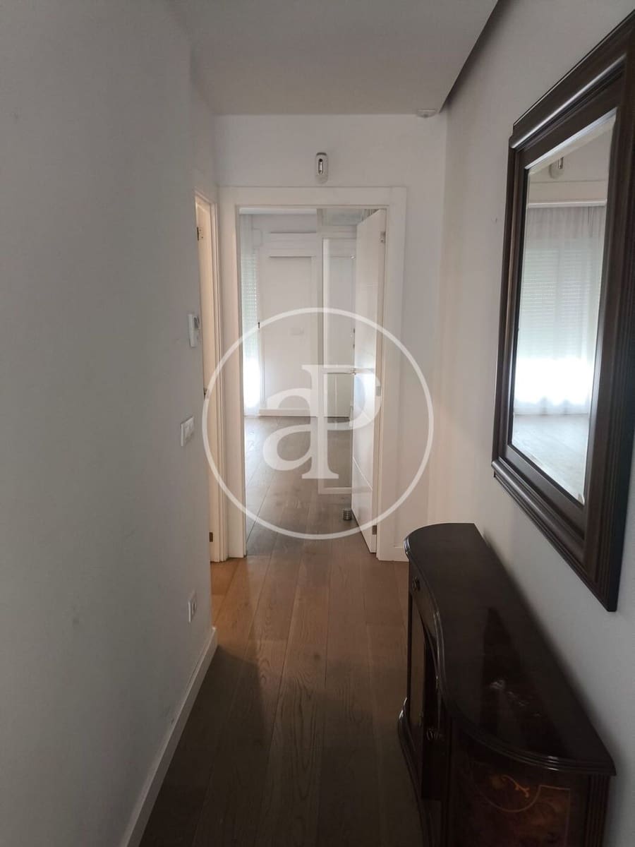 3 bedroom Apartment for rent in Valencia city - € 2,500 (Ref: 9899661)
