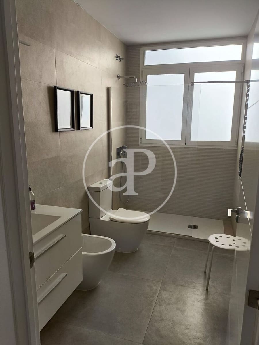 3 bedroom Apartment for rent in Valencia city - € 2,500 (Ref: 9899661)