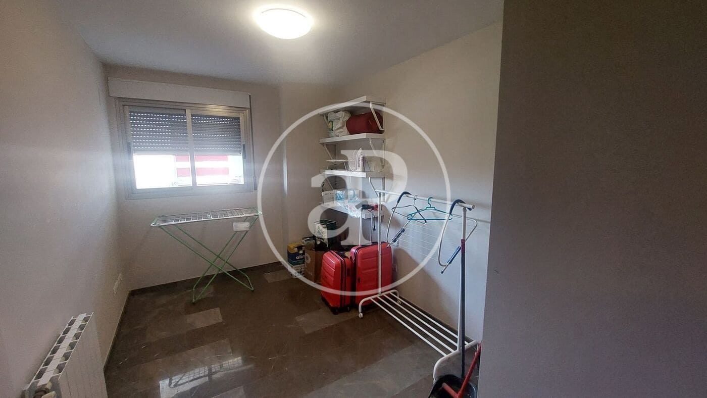3 bedroom Apartment for rent in Valencia city - € 1,450 (Ref: 9899662)
